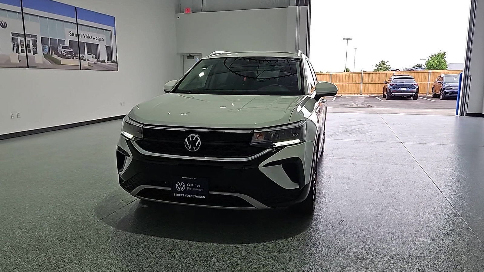 Certified 2023 Volkswagen Taos SE w/ Panoramic Sunroof Package FWD image 3