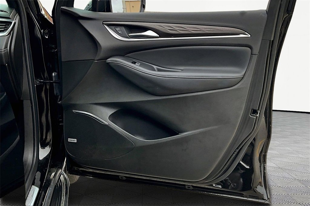 Used 2022 Buick Enclave Avenir w/ Avenir Technology Package image 24