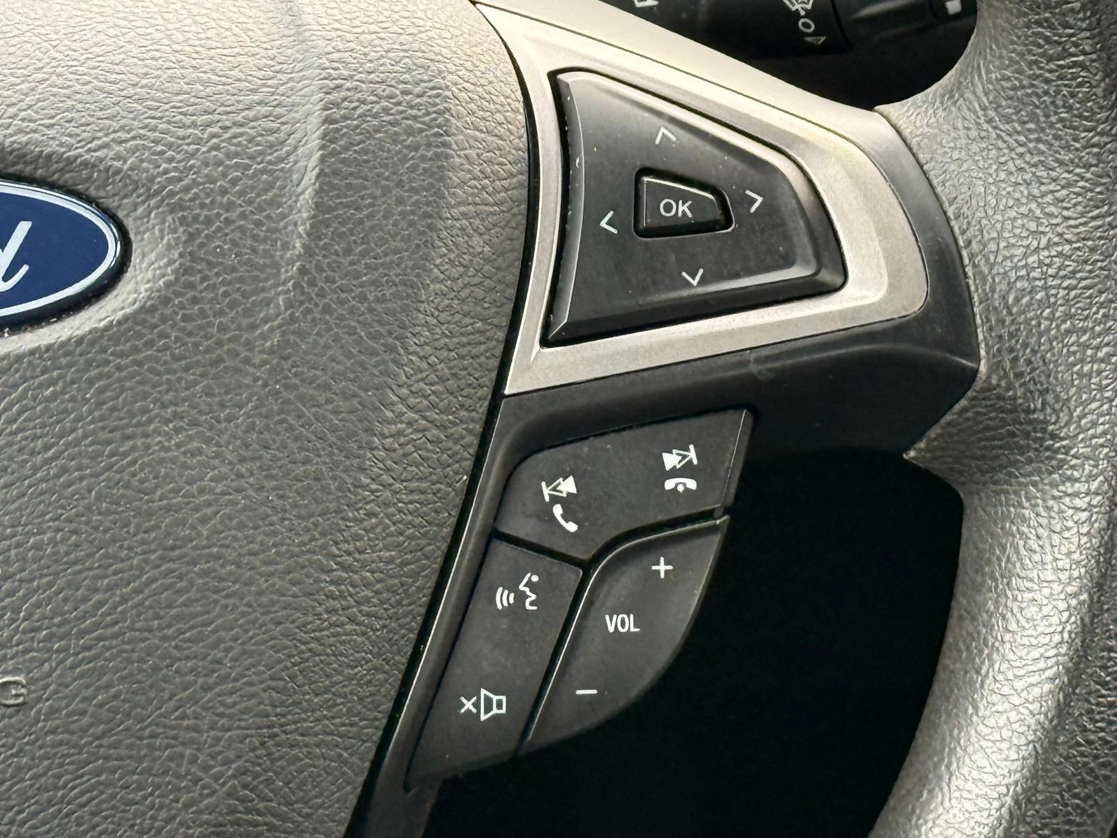 Used 2020 Ford Fusion SE FWD image 28