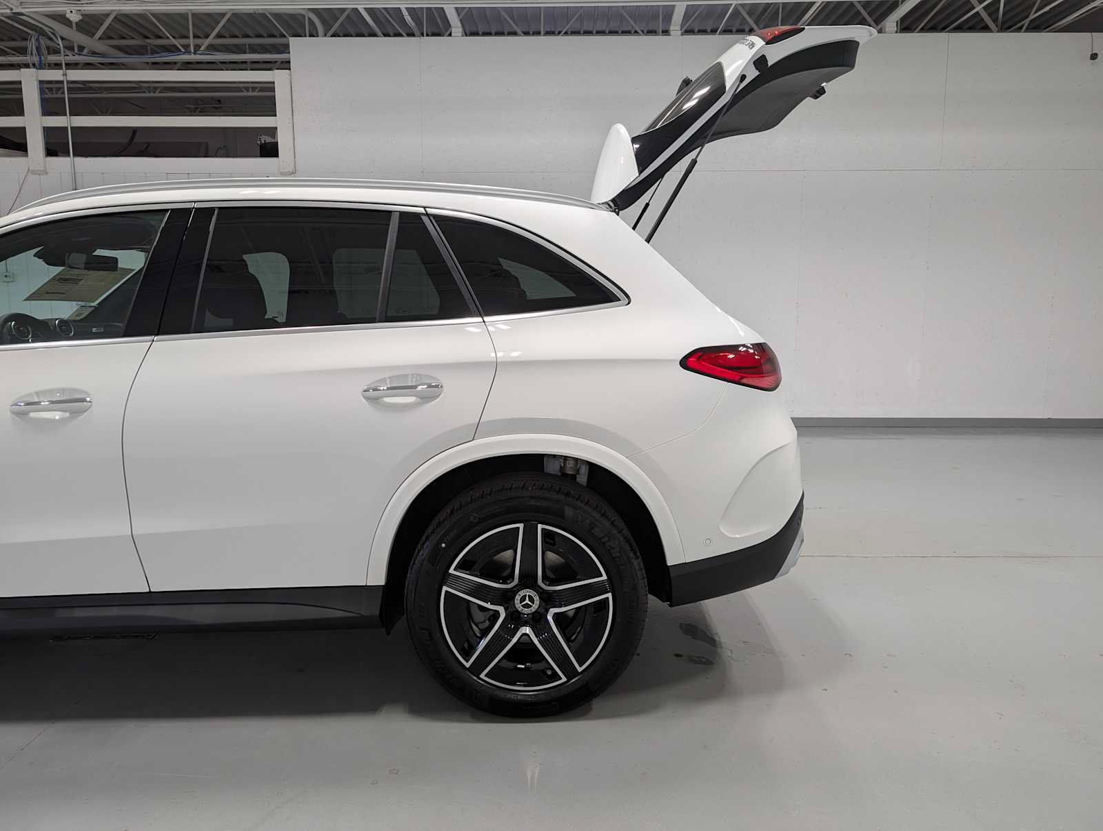 New 2026 Mercedes-Benz GLC 300 4MATIC image 9
