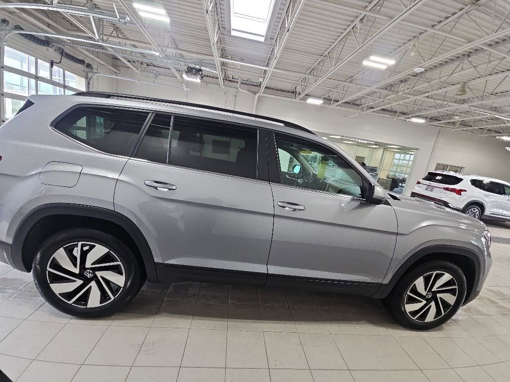 Used 2025 Volkswagen Atlas SE AWD/4WD image 6