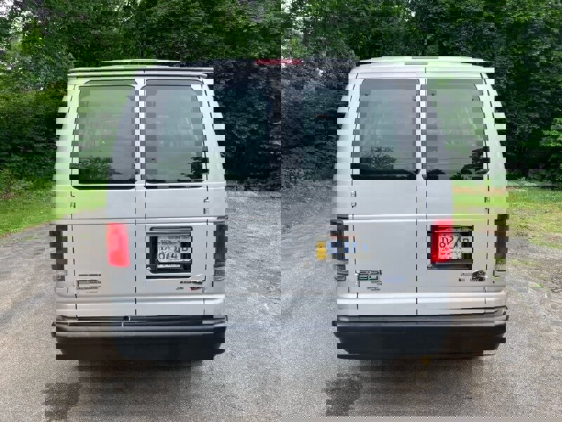 Used 2010 Ford E-350 and Econoline 350 XL image 3