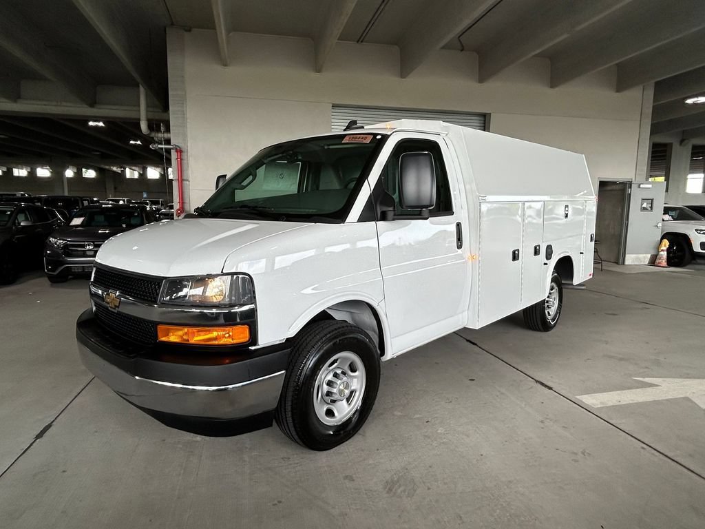 New 2026 Chevrolet Express 3500 w/ Power Convenience Package RWD video 2