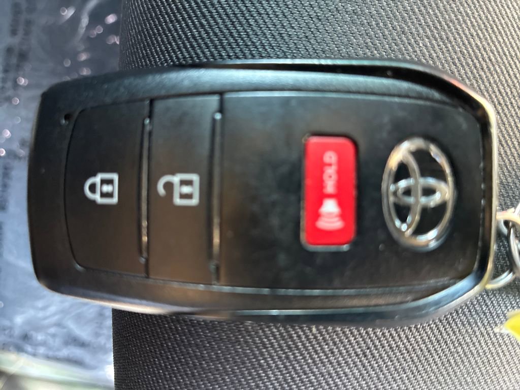Used 2025 Toyota Tacoma TRD Sport AWD/4WD image 29