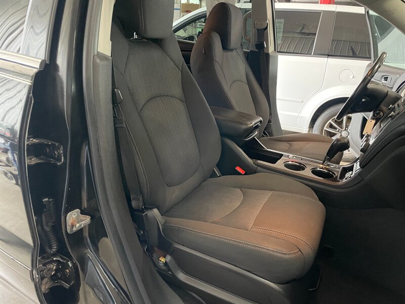 Used 2016 Chevrolet Traverse LT w/ Style and Technology Package FWD image 18