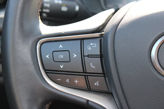 Used 2019 Lexus UX 200 FWD image 18
