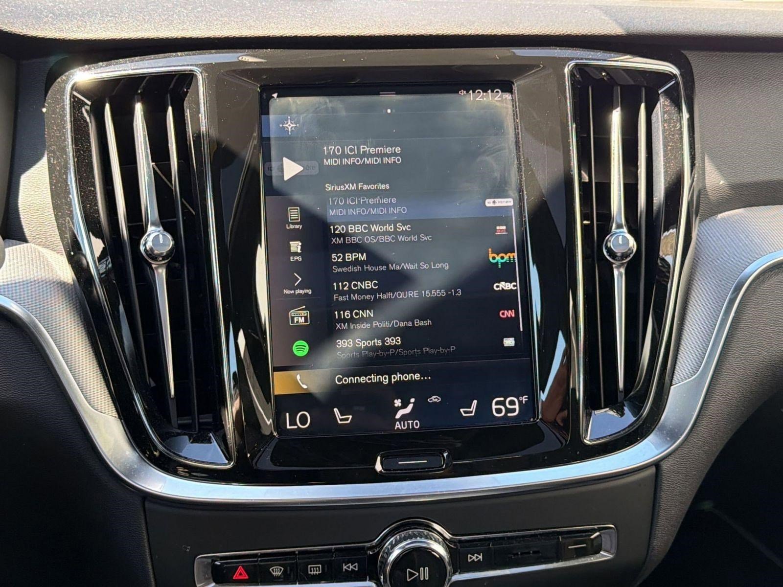 Used 2019 Volvo S60 T5 R-Design image 23