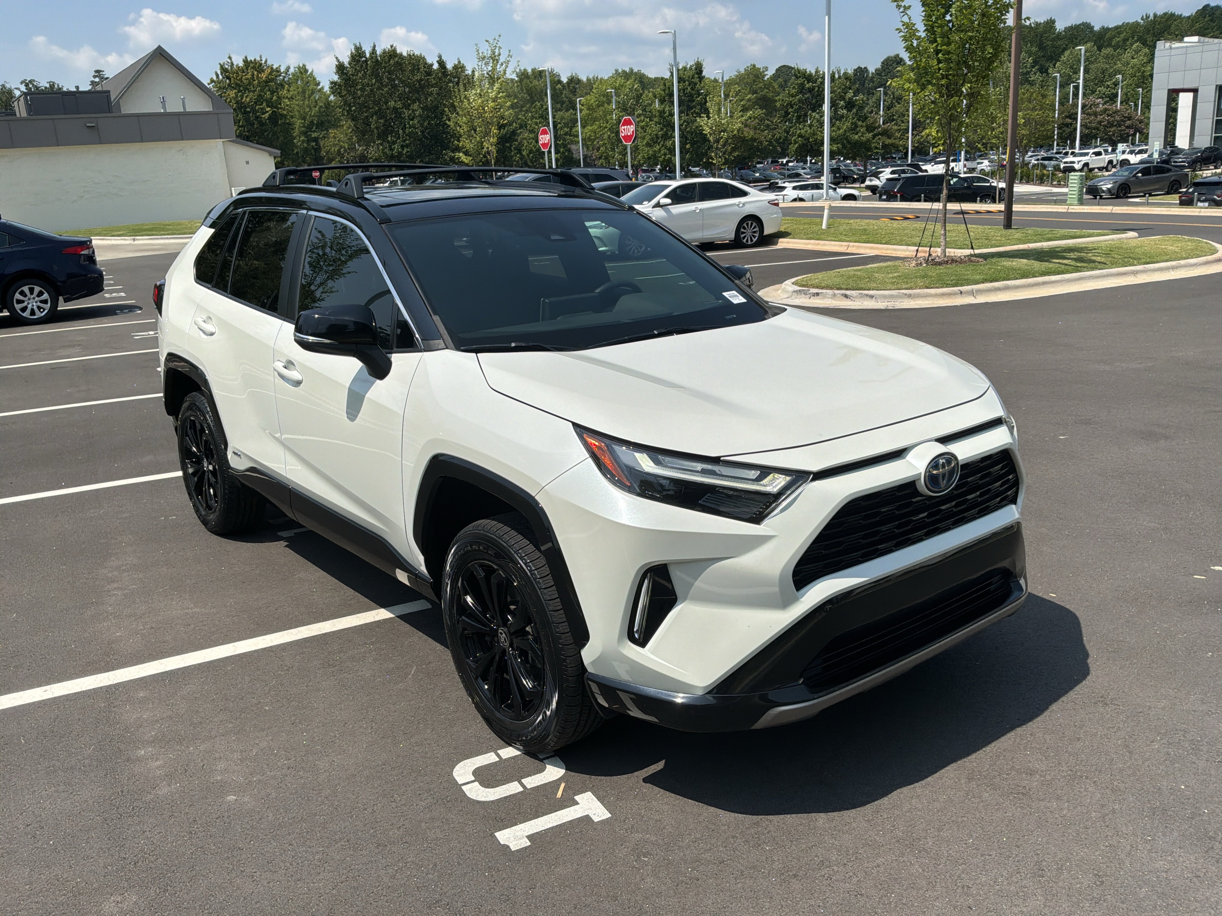 Used 2022 Toyota RAV4 XSE AWD/4WD image 2