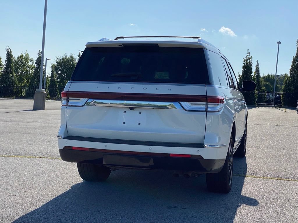 Used 2024 Lincoln Navigator Reserve AWD/4WD image 7