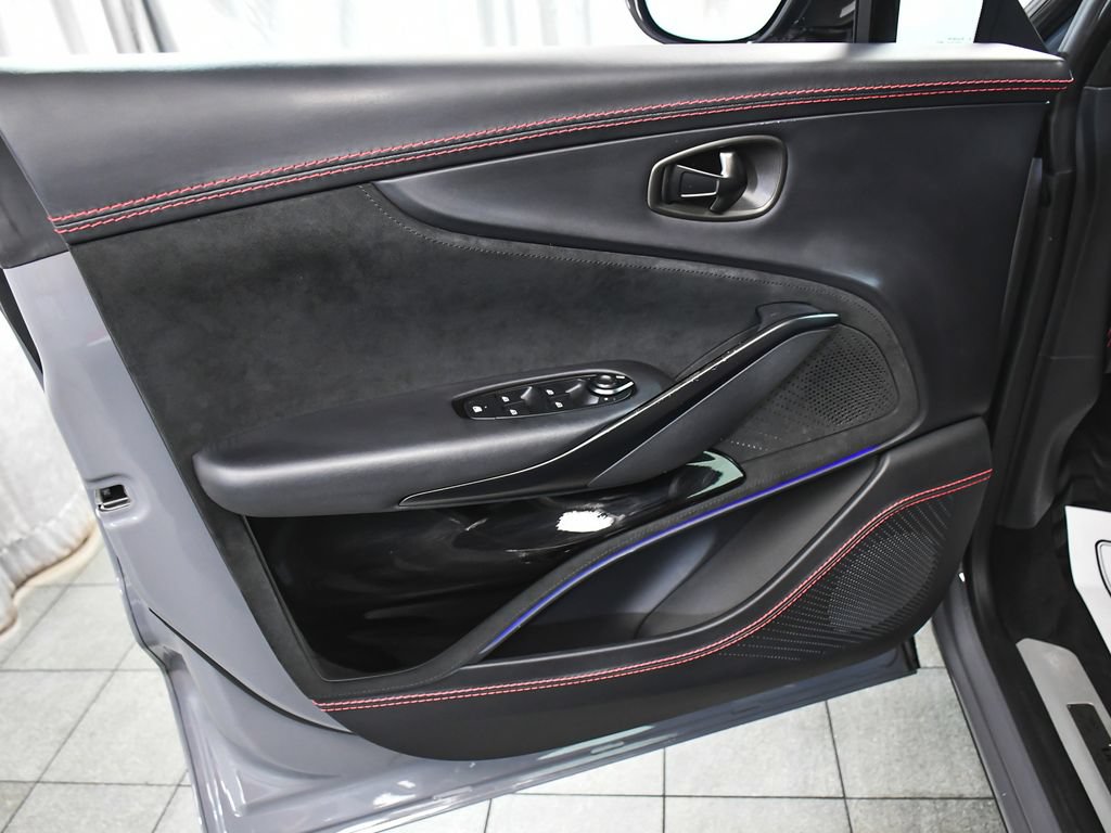 Used 2023 Aston Martin DBX AWD/4WD image 9