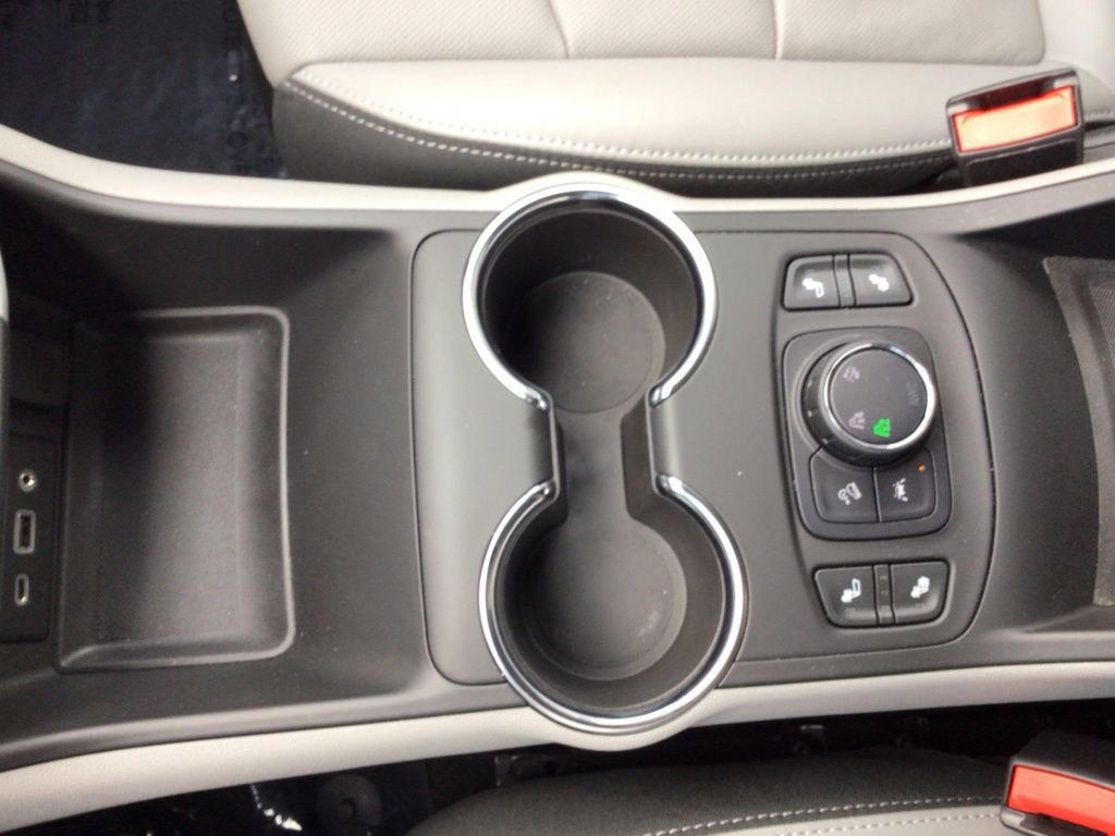 Used 2024 GMC Terrain SLT w/ LPO, Floor Liner Package AWD/4WD image 23
