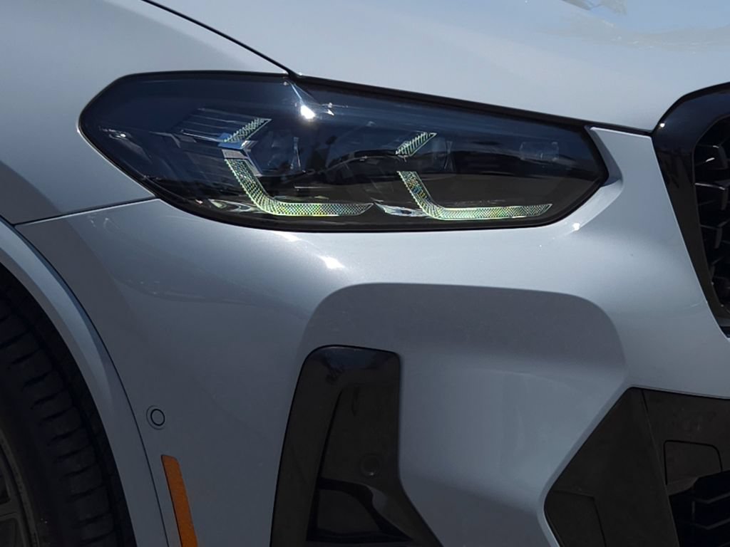 Used 2024 BMW X4 xDrive30i w/ M Sport Package AWD/4WD image 6