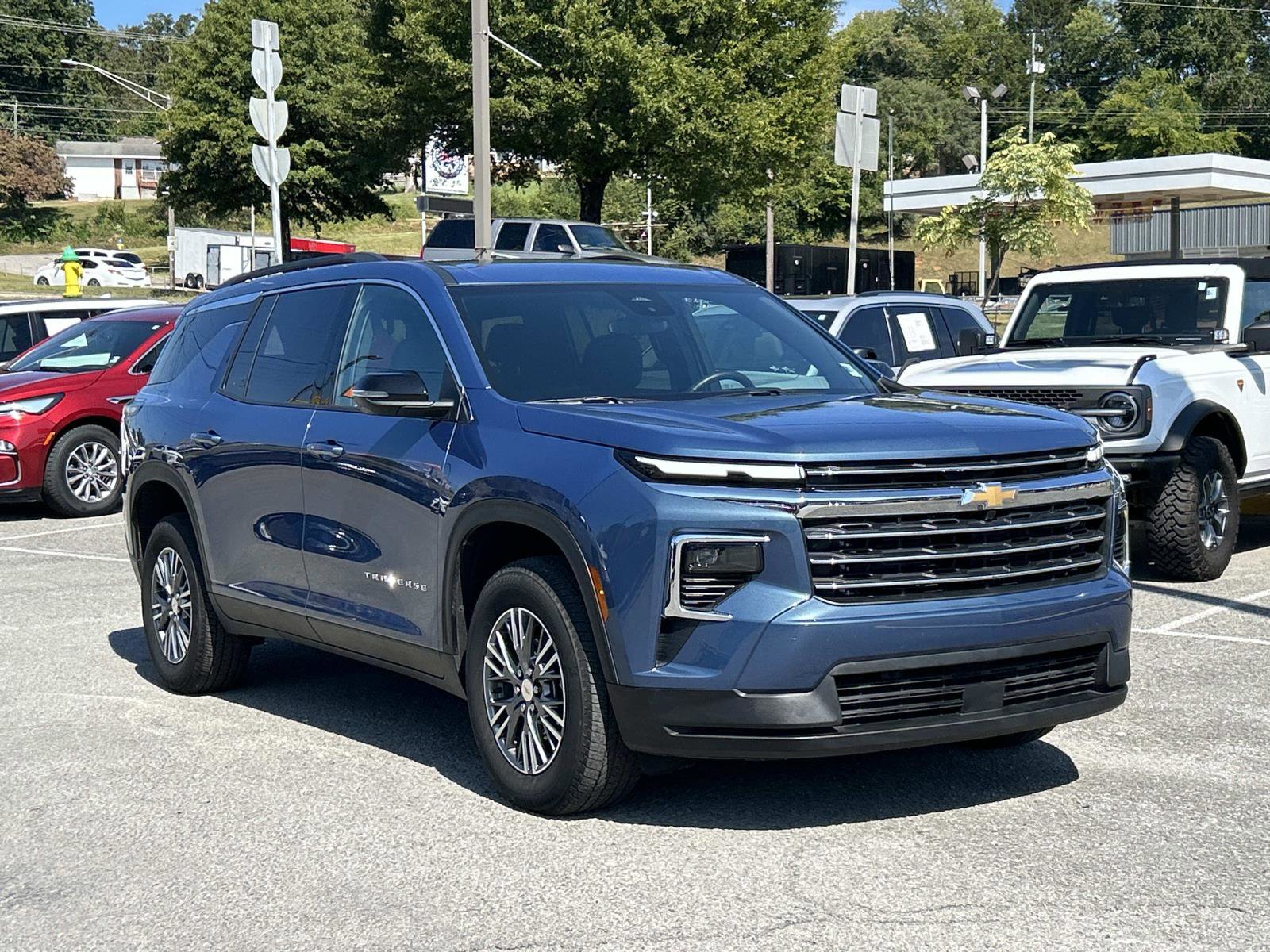 Used 2025 Chevrolet Traverse LT
