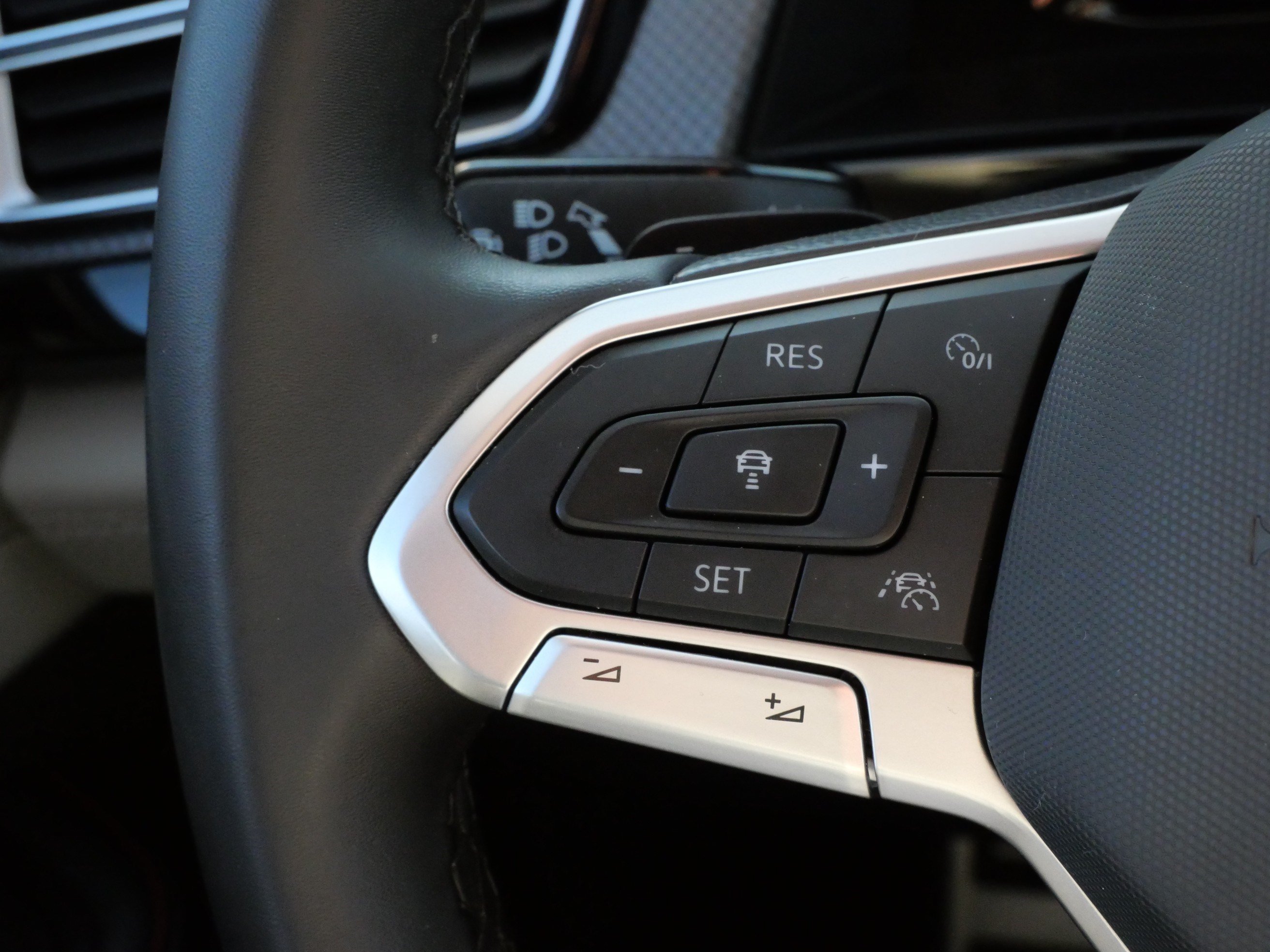 Certified 2024 Volkswagen Atlas Peak Edition SEL AWD/4WD image 26