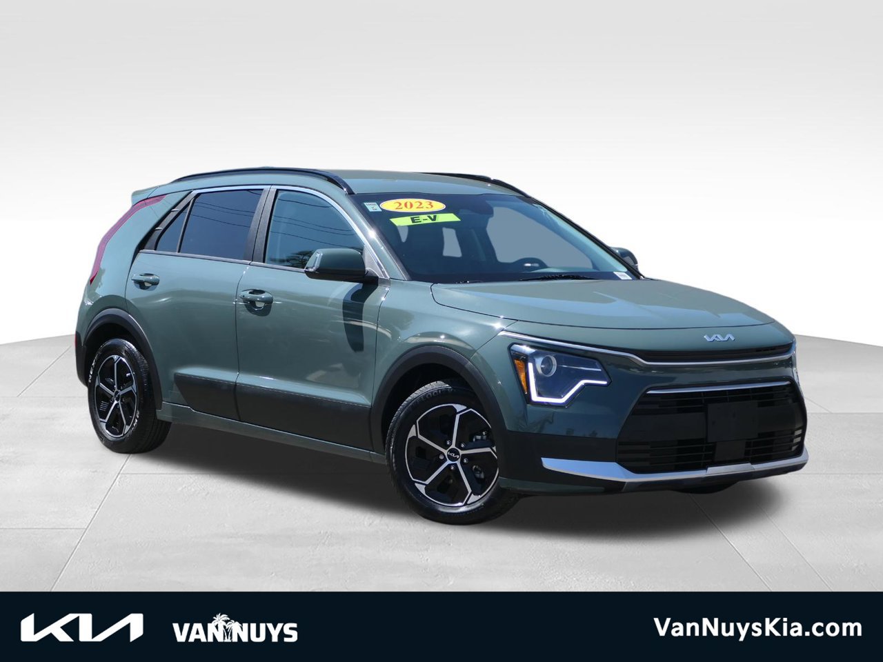 Used 2023 Kia Niro EX FWD image 1