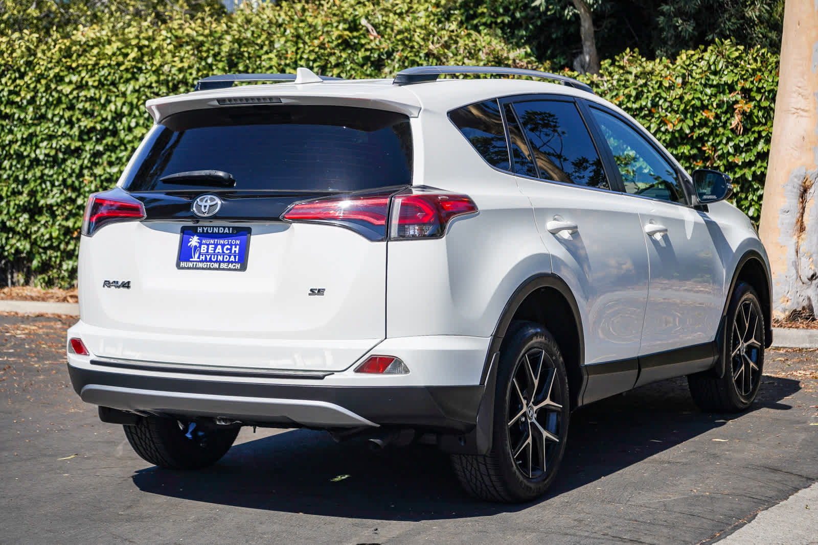 Used 2018 Toyota RAV4 SE w/ Power Extra Value Package FWD image 6
