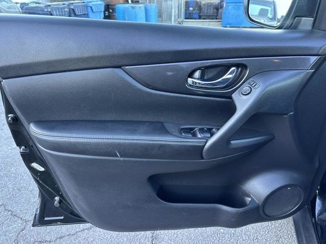 Used 2017 Nissan Rogue S image 16