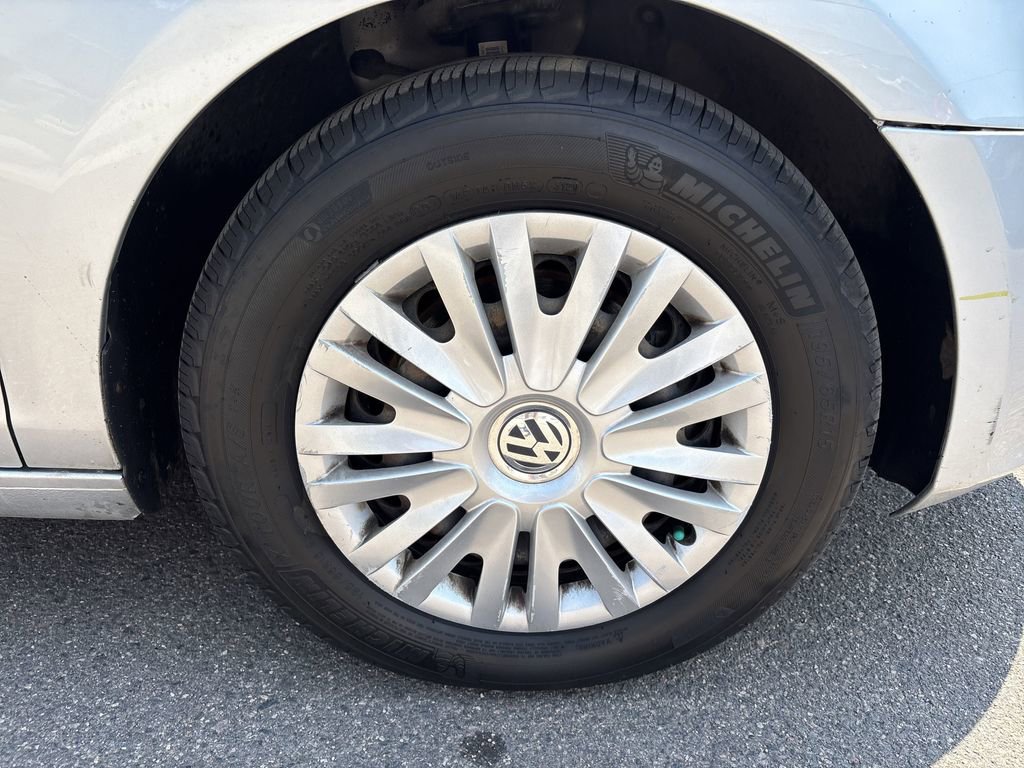 Used 2013 Volkswagen Golf 4-Door image 25