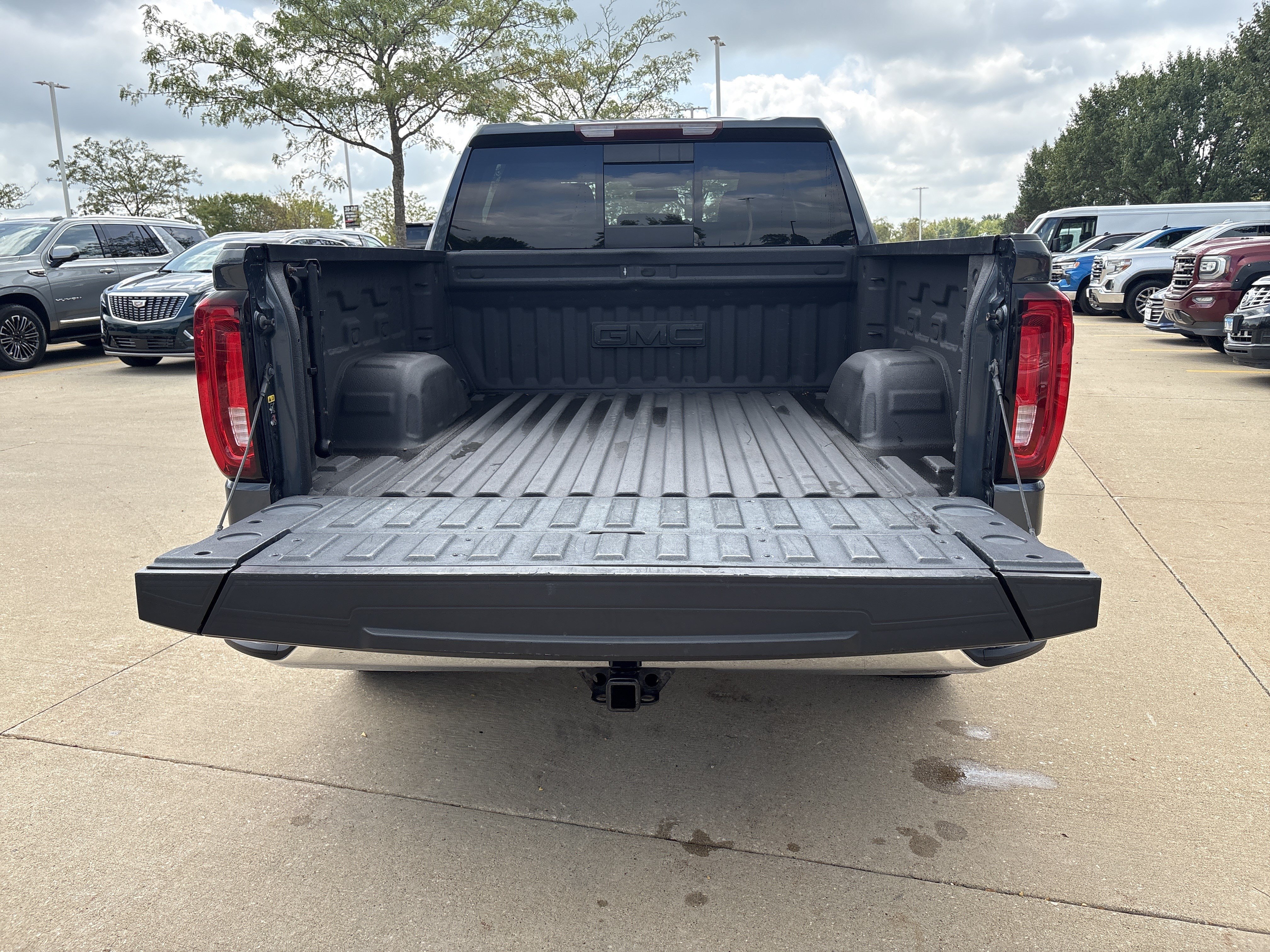 Used 2020 GMC Sierra 1500 SLT w/ SLT Premium Package AWD/4WD image 11