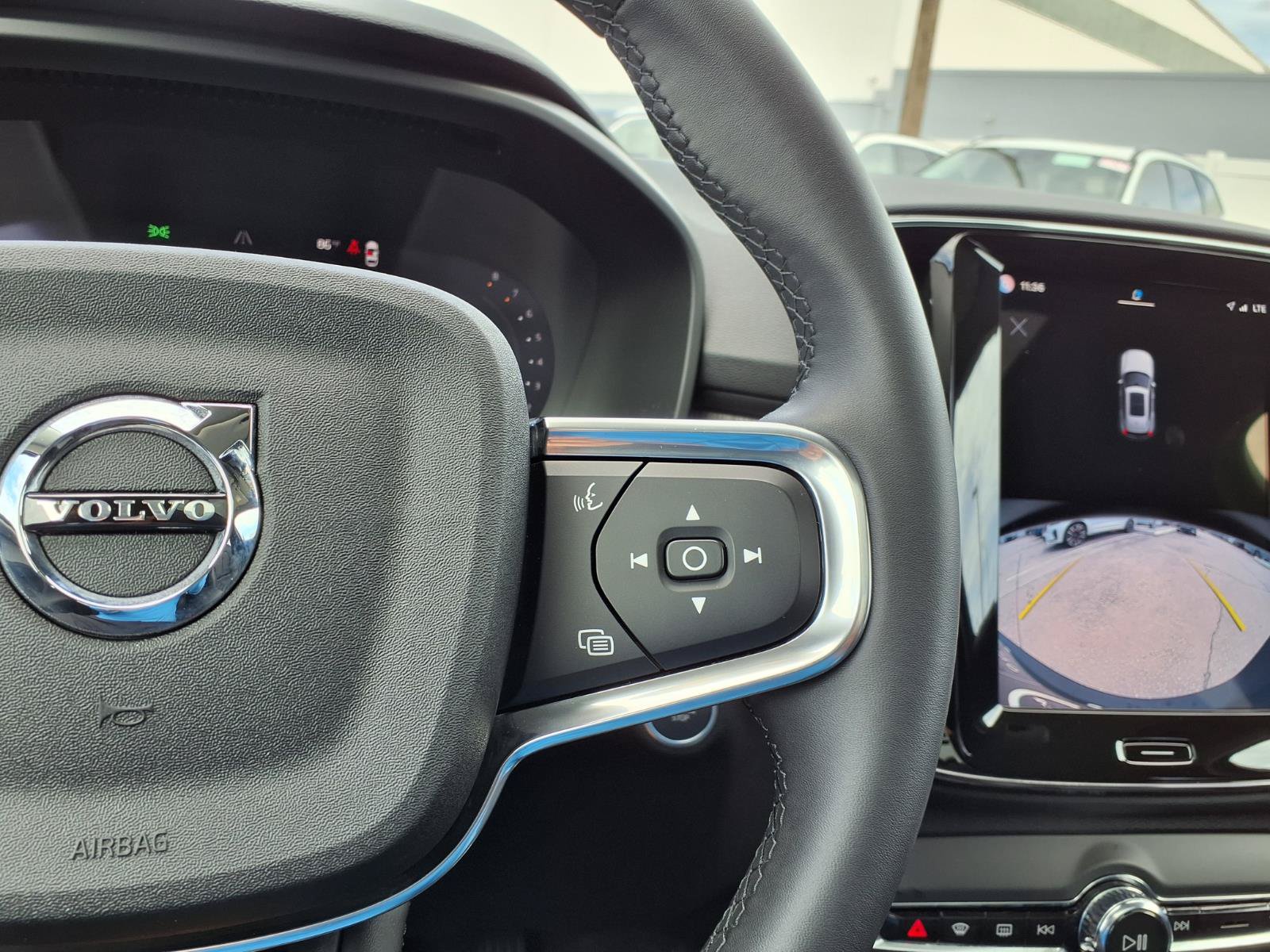Certified 2023 Volvo XC40 B5 Plus w/ Protection Package Premier AWD/4WD image 29