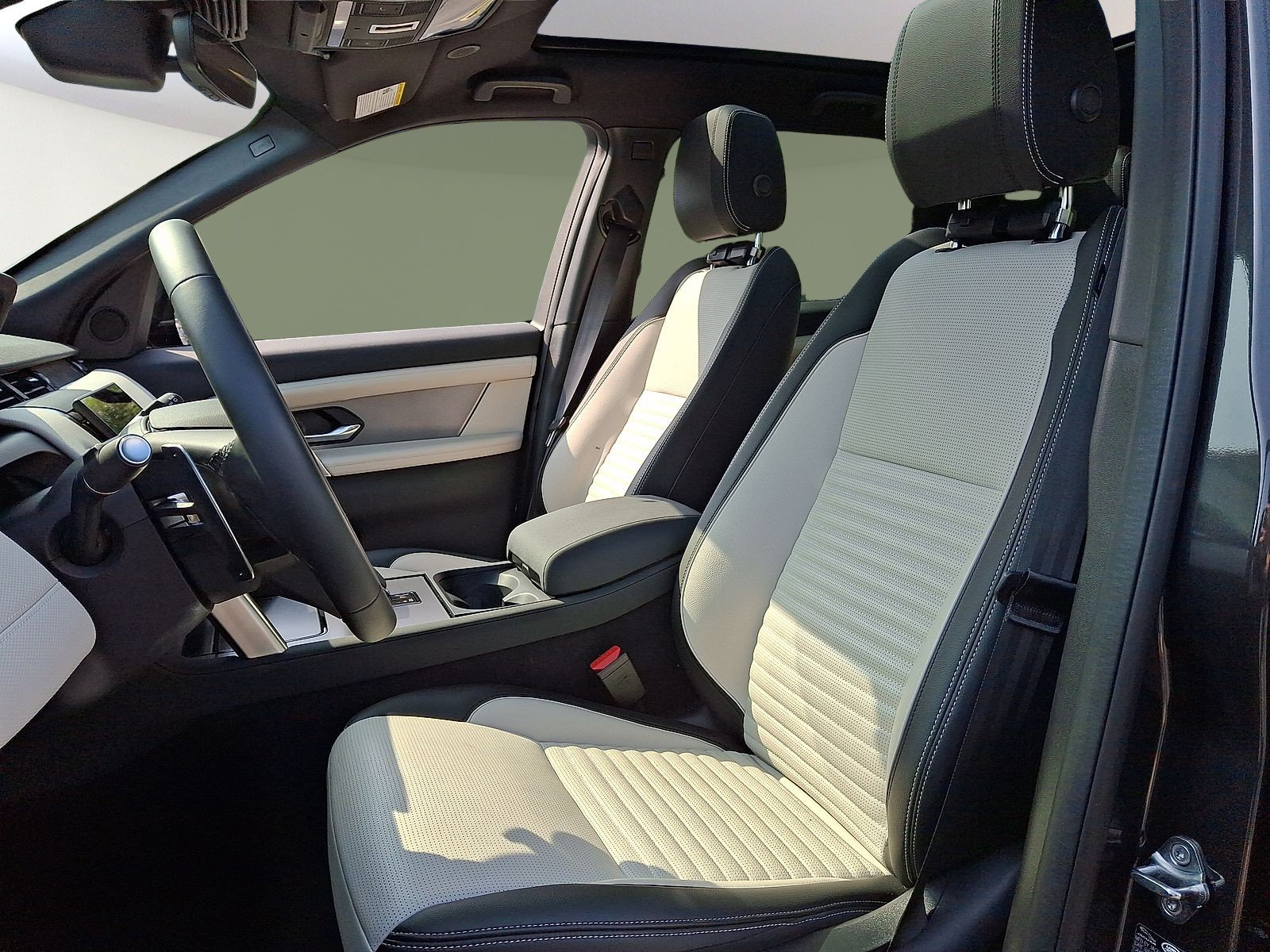 Certified 2026 Land Rover Discovery Sport Landmark AWD/4WD image 9