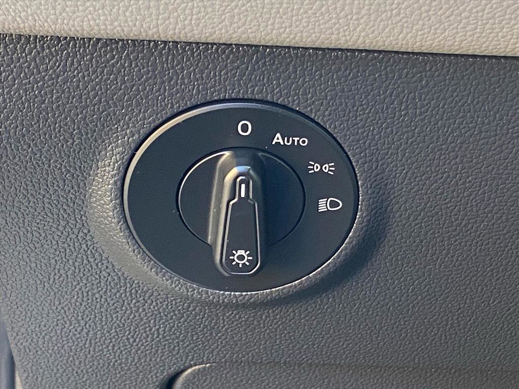 Certified 2023 Volkswagen Taos SE w/ Black Wheel Package image 15