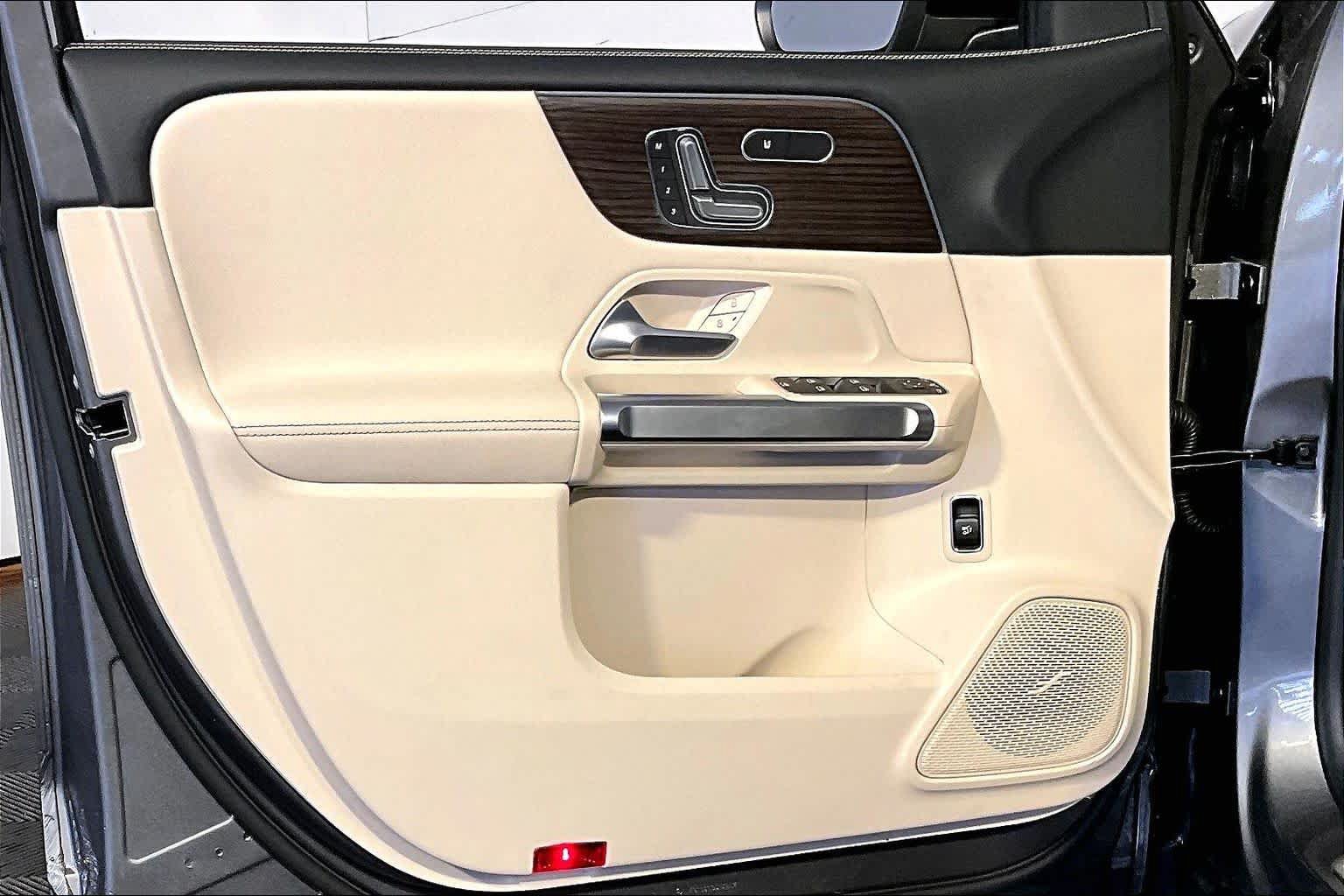 New 2026 Mercedes-Benz GLB 250 4MATIC image 11