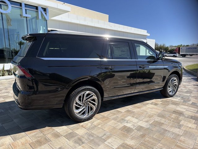 New 2026 Lincoln Navigator L Reserve AWD/4WD image 2
