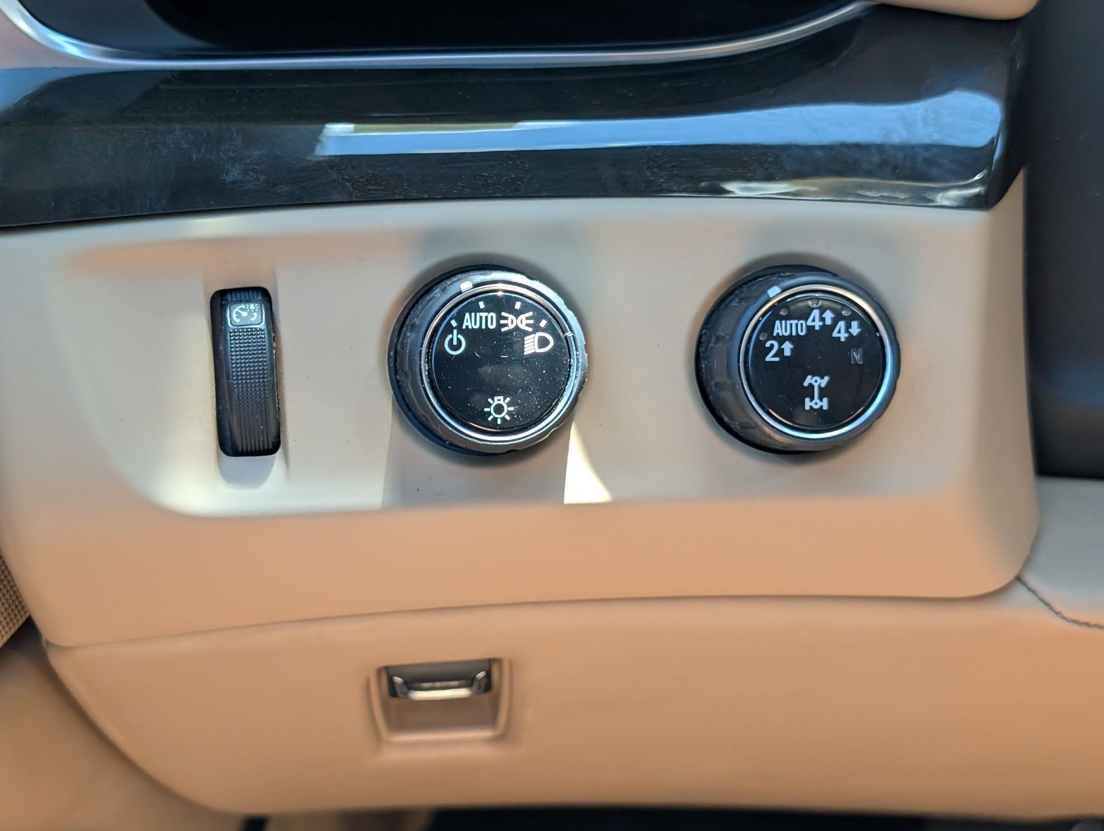 Certified 2020 Cadillac Escalade Platinum AWD/4WD image 25