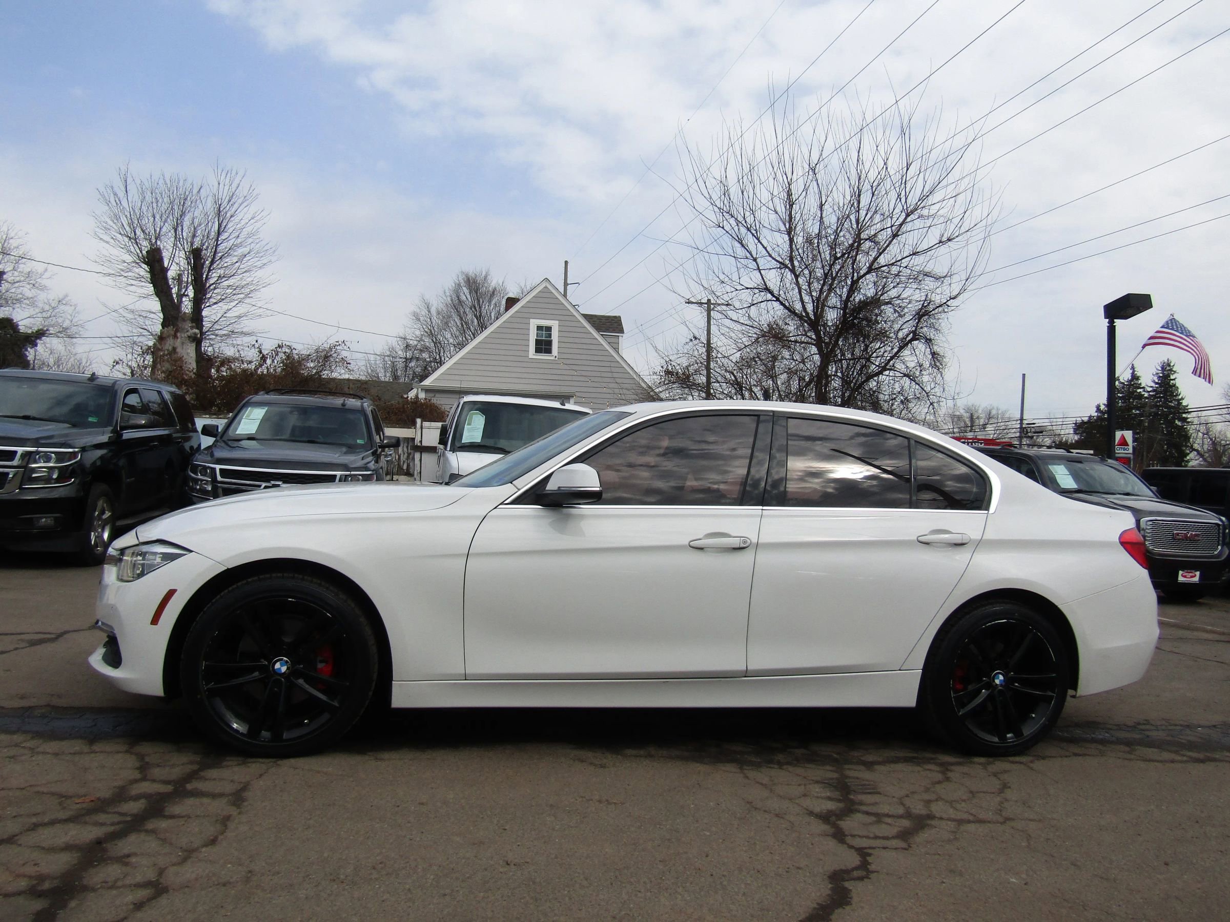 Used 2018 BMW 330i xDrive Sedan w/ Premium Package image 5