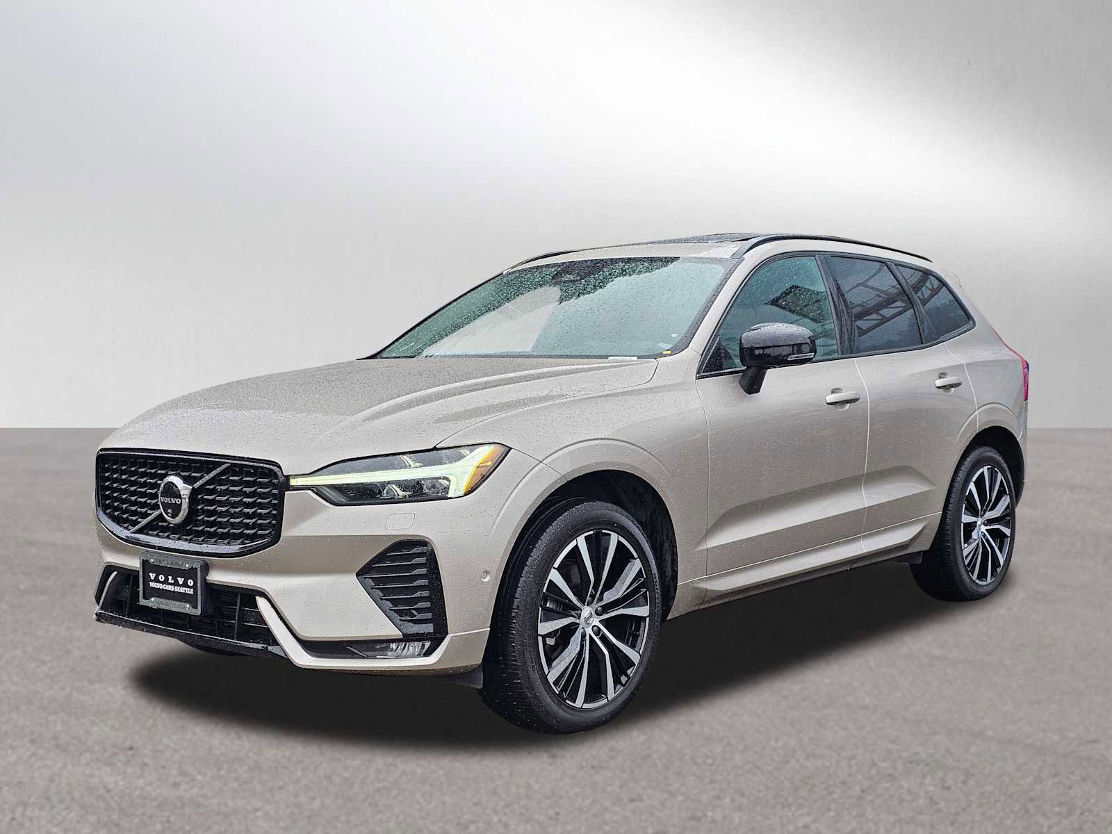 Used 2025 Volvo XC60 B5 Plus w/ Protection Package Premier image 7