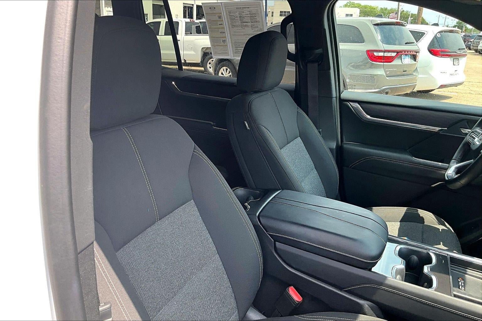 Used 2025 GMC Acadia Elevation AWD/4WD image 7