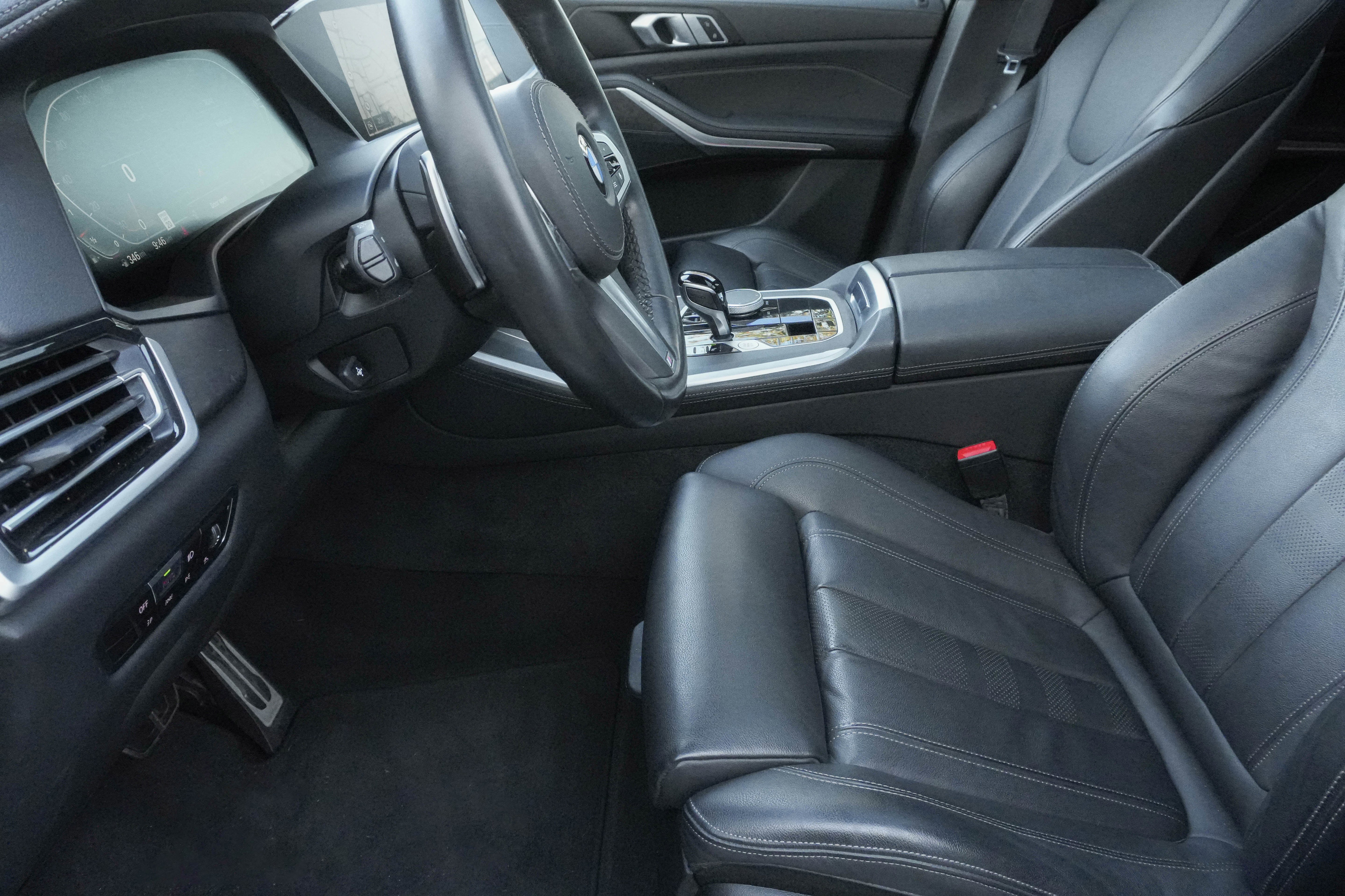 Used 2022 BMW X5 xDrive40i w/ M Sport Package image 9