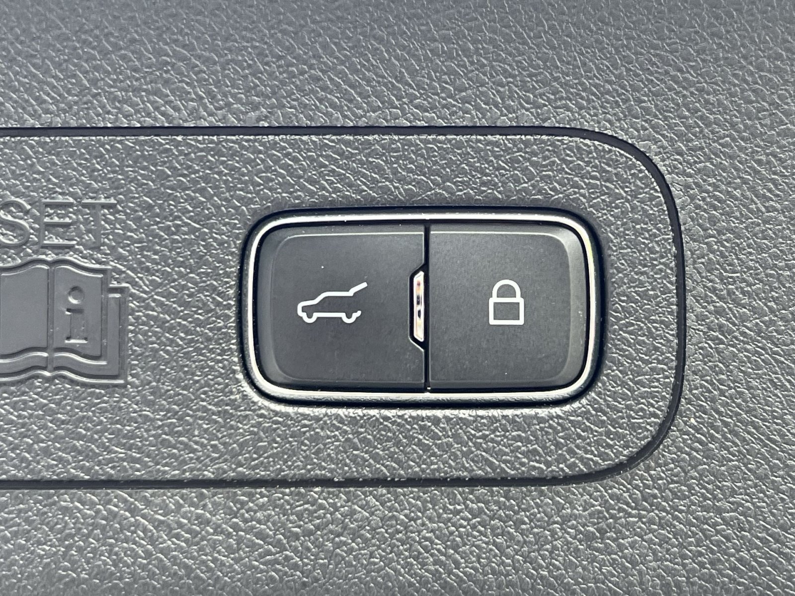 Used 2022 Lincoln Aviator AWD w/ Premium Package image 33