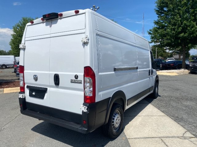 Used 2025 RAM ProMaster 2500 w/ Convenience Group FWD image 2