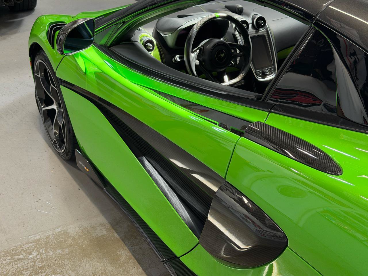 Used 2020 McLaren 600LT Spider RWD image 37