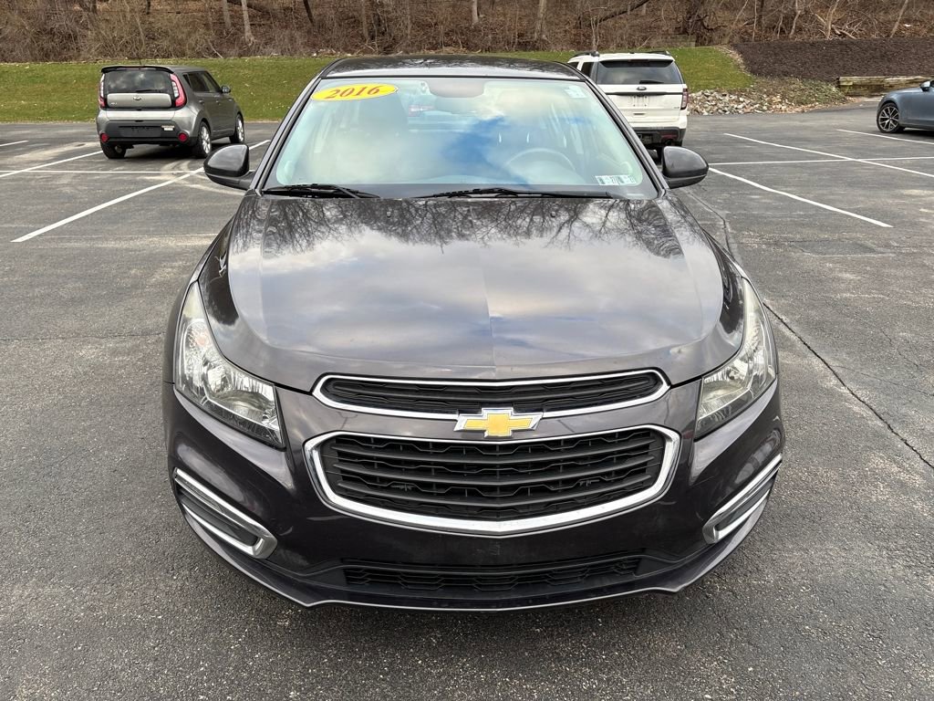 Used 2016 Chevrolet Cruze LT w/ Technology Package FWD image 8