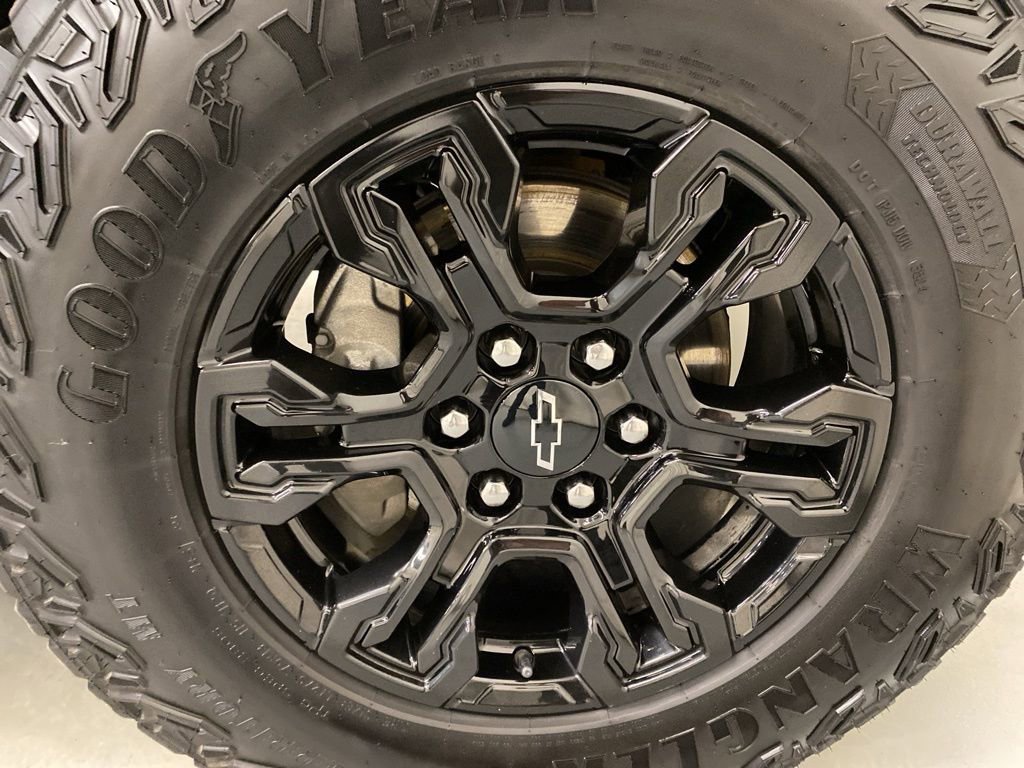 Used 2023 Chevrolet Silverado 1500 ZR2 w/ Technology Package image 24