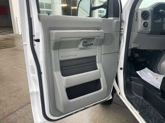 Used 2017 Ford E-450 and Econoline 450 Super Duty w/ Power Windows & Locks Group RWD image 20