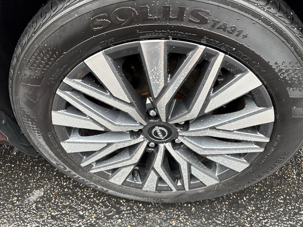 Used 2024 Nissan Altima 2.5 SV FWD image 5