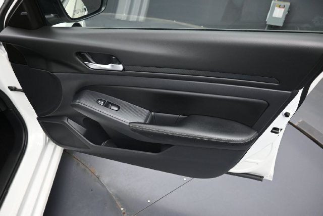 Used 2025 Nissan Altima 2.5 SV FWD image 30