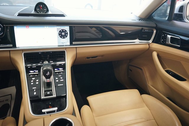 Used 2019 Porsche Panamera 4 image 13