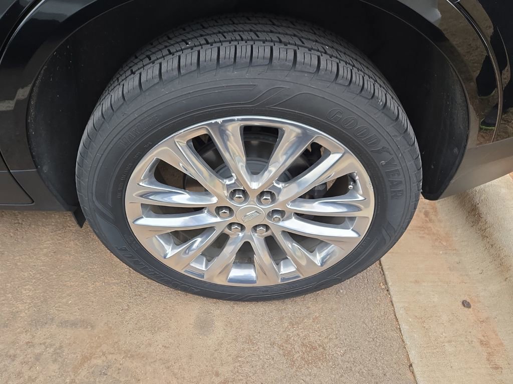 Used 2017 Cadillac XT5 Platinum image 5