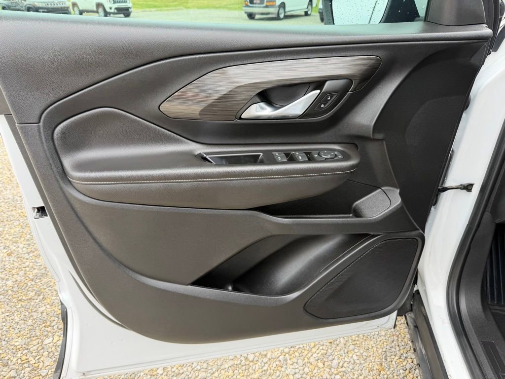 Used 2022 GMC Terrain SLE FWD image 9