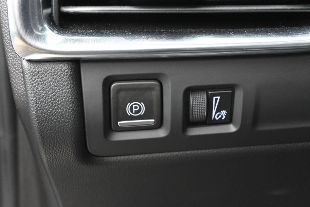 Used 2023 Cadillac XT4 Premium Luxury FWD image 16