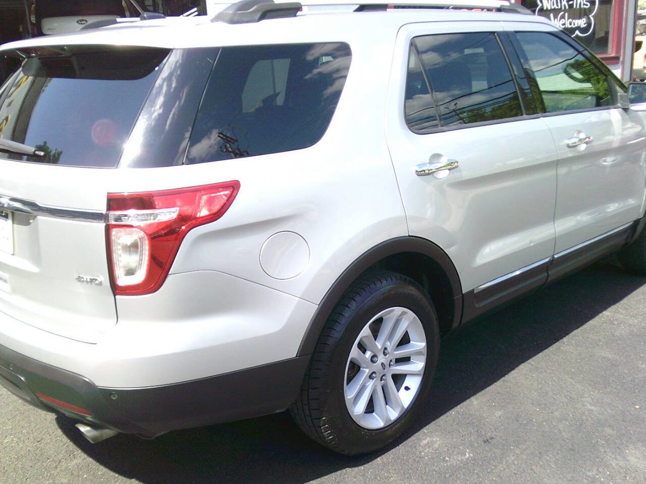 Used 2012 Ford Explorer XLT image 4