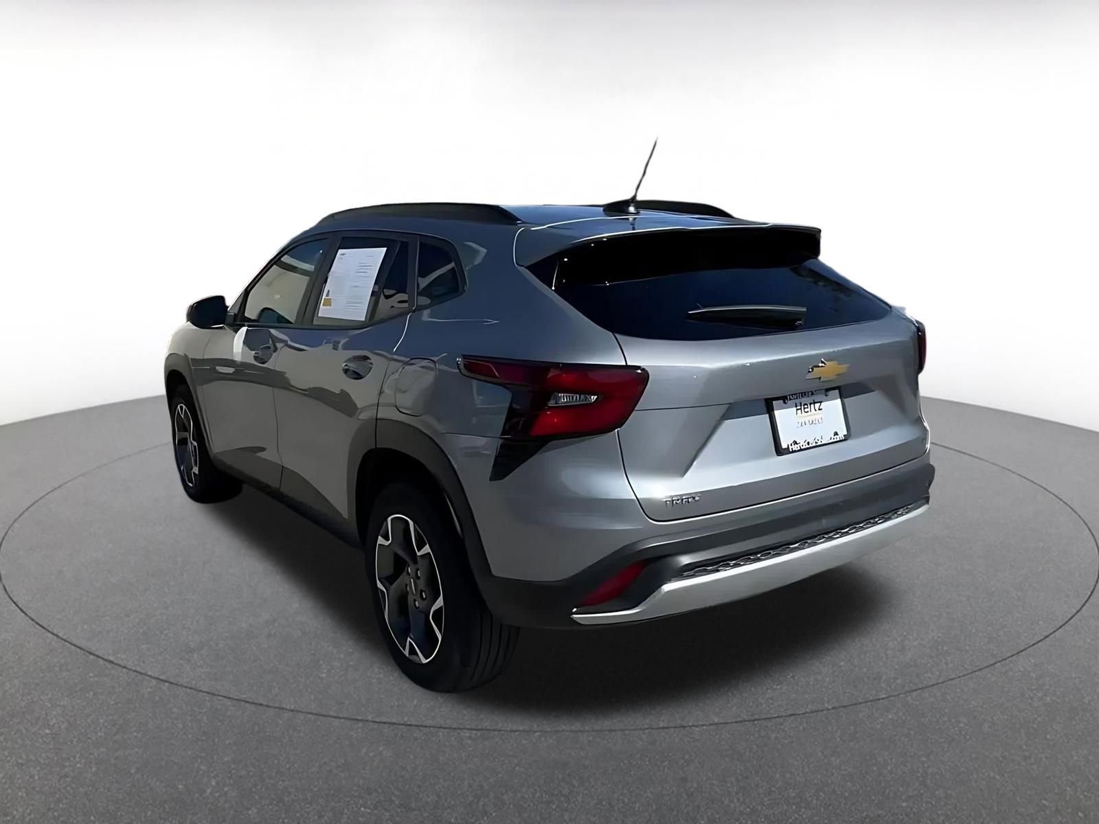 Used 2025 Chevrolet Trax LT image 11