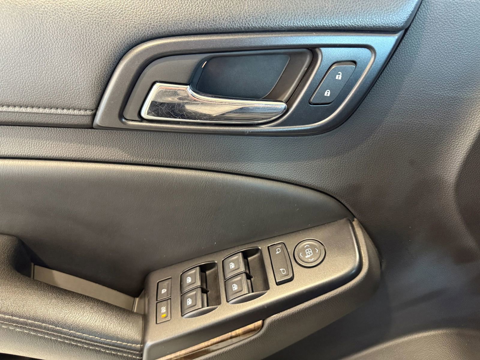 Used 2015 Chevrolet Suburban LS image 22