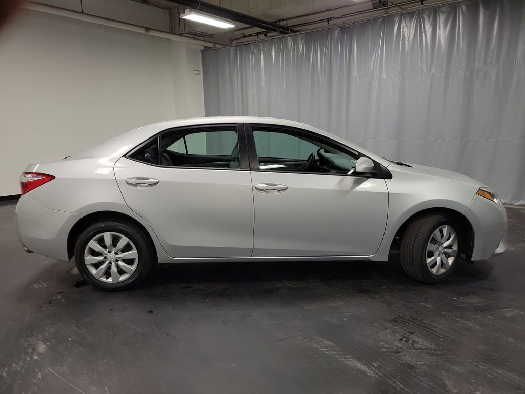 Used 2015 Toyota Corolla LE image 9