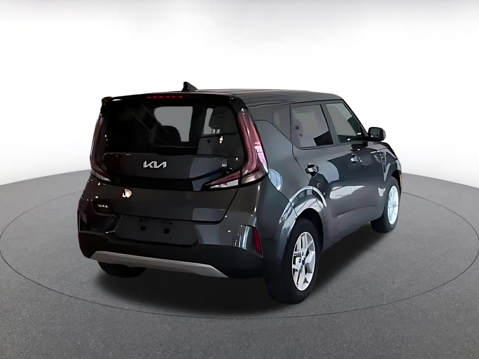 Used 2025 Kia Soul LX w/ LX Technology Package FWD image 11